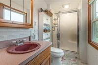 40 Allen LN, Ipswich, MA 01938