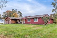 40 Allen LN, Ipswich, MA 01938
