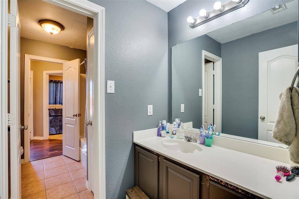 6605 Mill Valley Drive, Midlothian, TX 76065