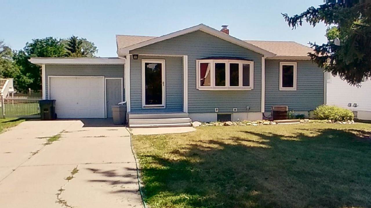 218 3rd Avenue NW, Hazen, ND 58545