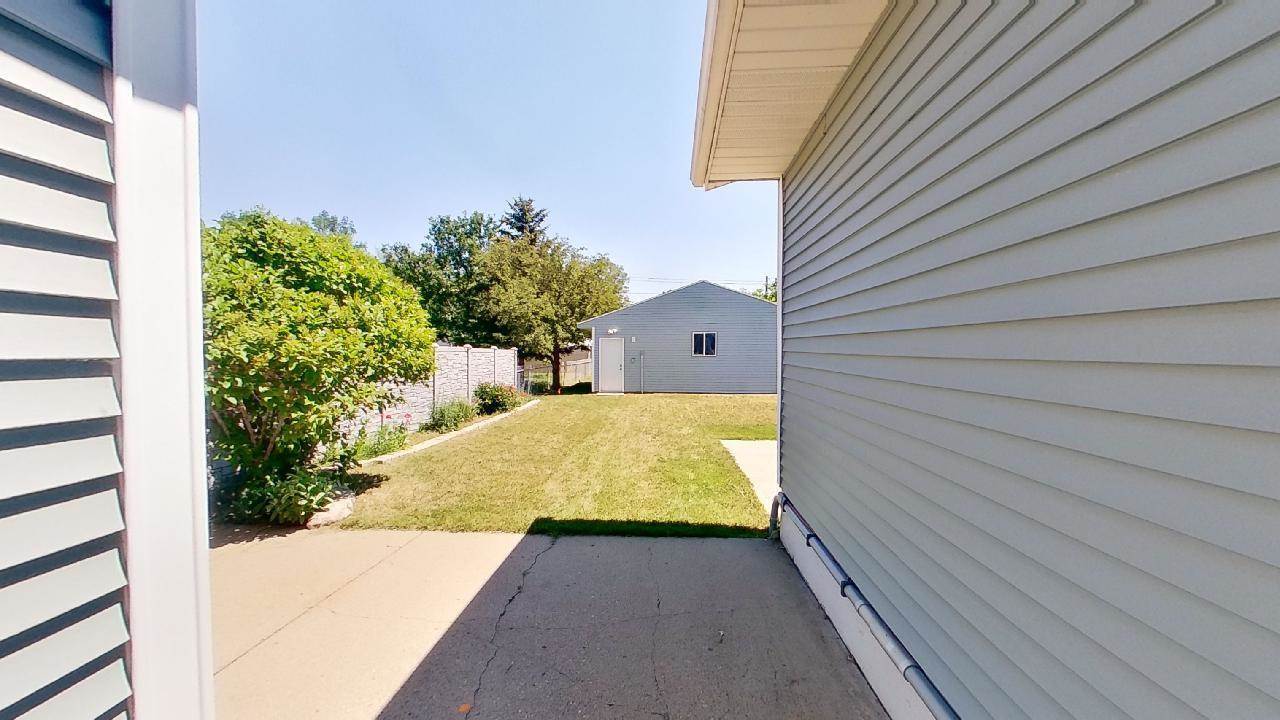 218 3rd Avenue NW, Hazen, ND 58545