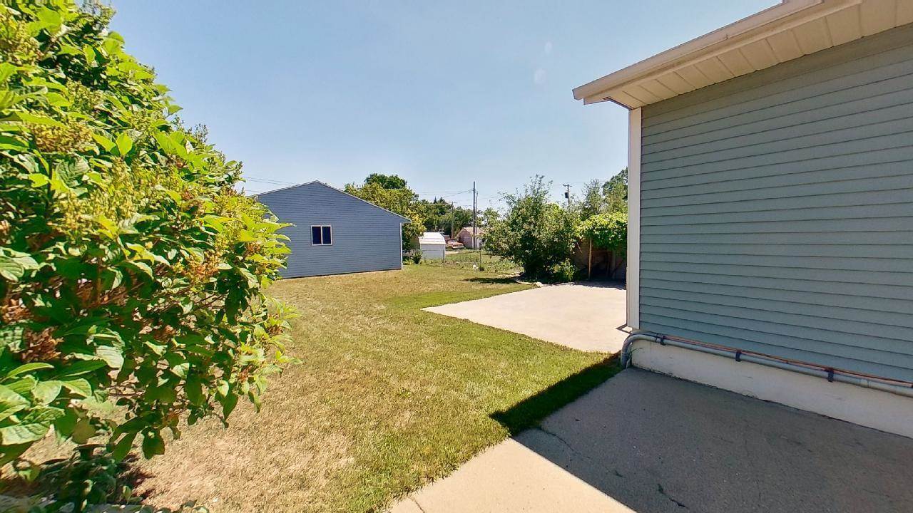 218 3rd Avenue NW, Hazen, ND 58545