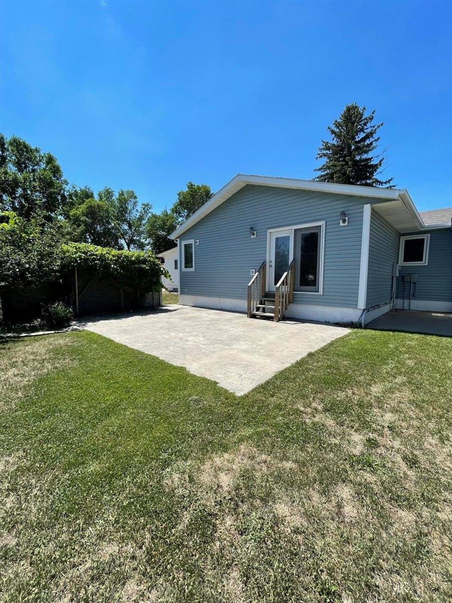 218 3rd Avenue NW, Hazen, ND 58545