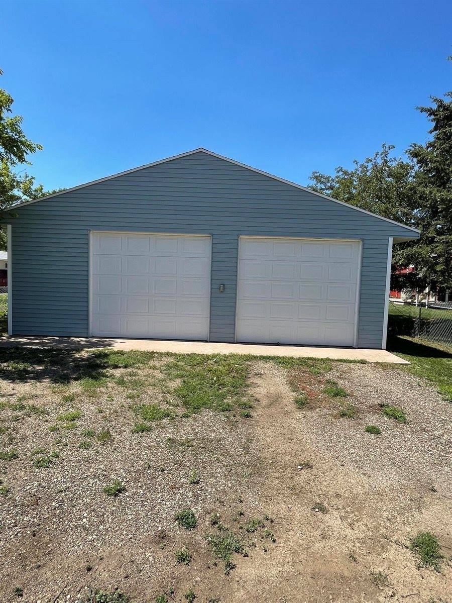 218 3rd Avenue NW, Hazen, ND 58545