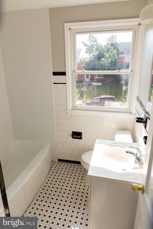 1914 Heathfield Road, Baltimore, MD 21239