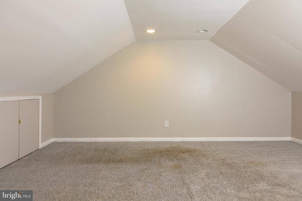 1914 Heathfield Road, Baltimore, MD 21239