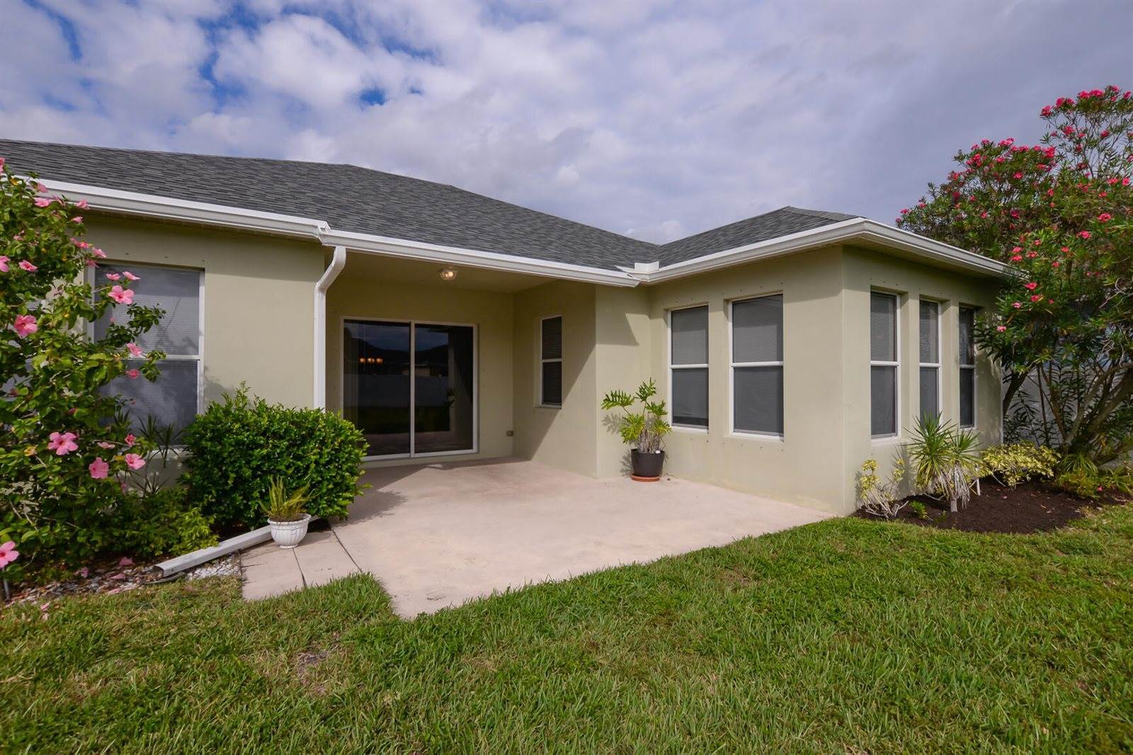 10491 SW Katrina Way, Port Saint Lucie, FL 34987