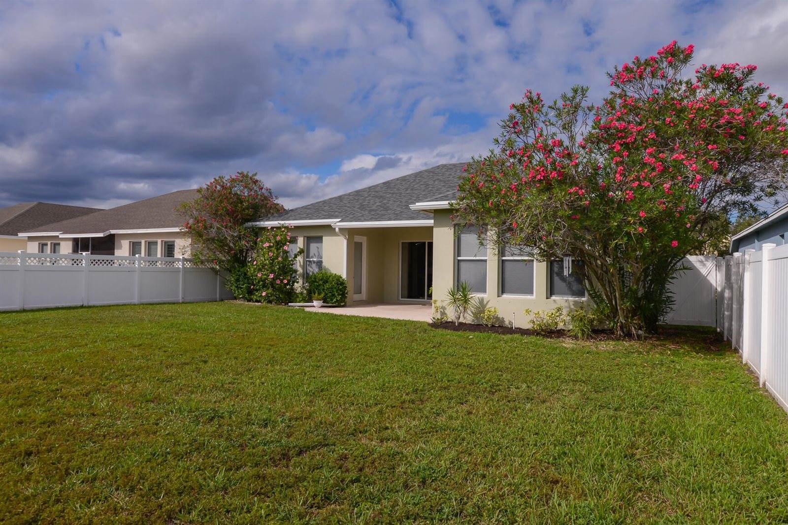 10491 SW Katrina Way, Port Saint Lucie, FL 34987