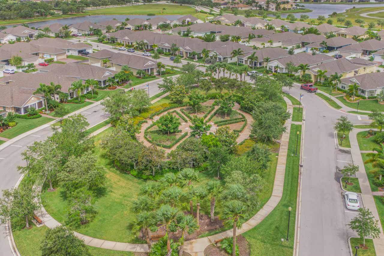 10491 SW Katrina Way, Port Saint Lucie, FL 34987