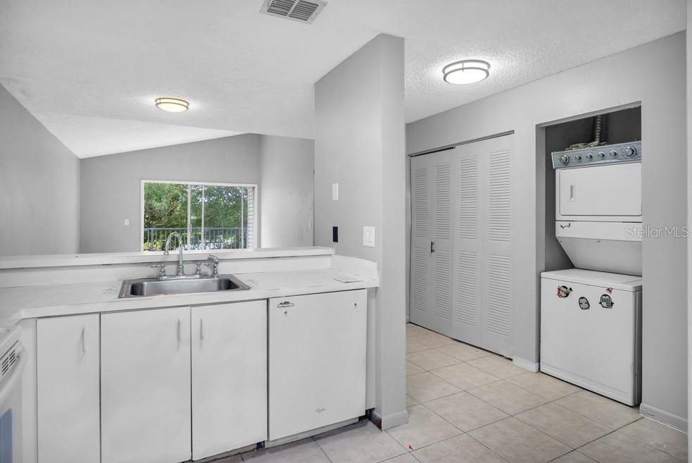 2560 Woodgate Boulevard, Orlando, FL 32822