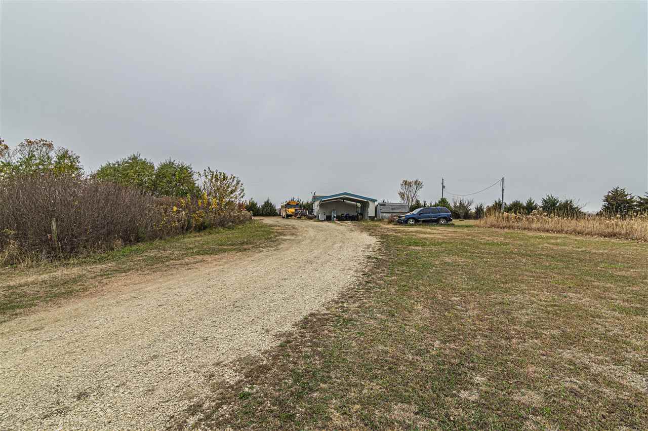 6740 N 52nd Avenue, Manhattan, KS 66503