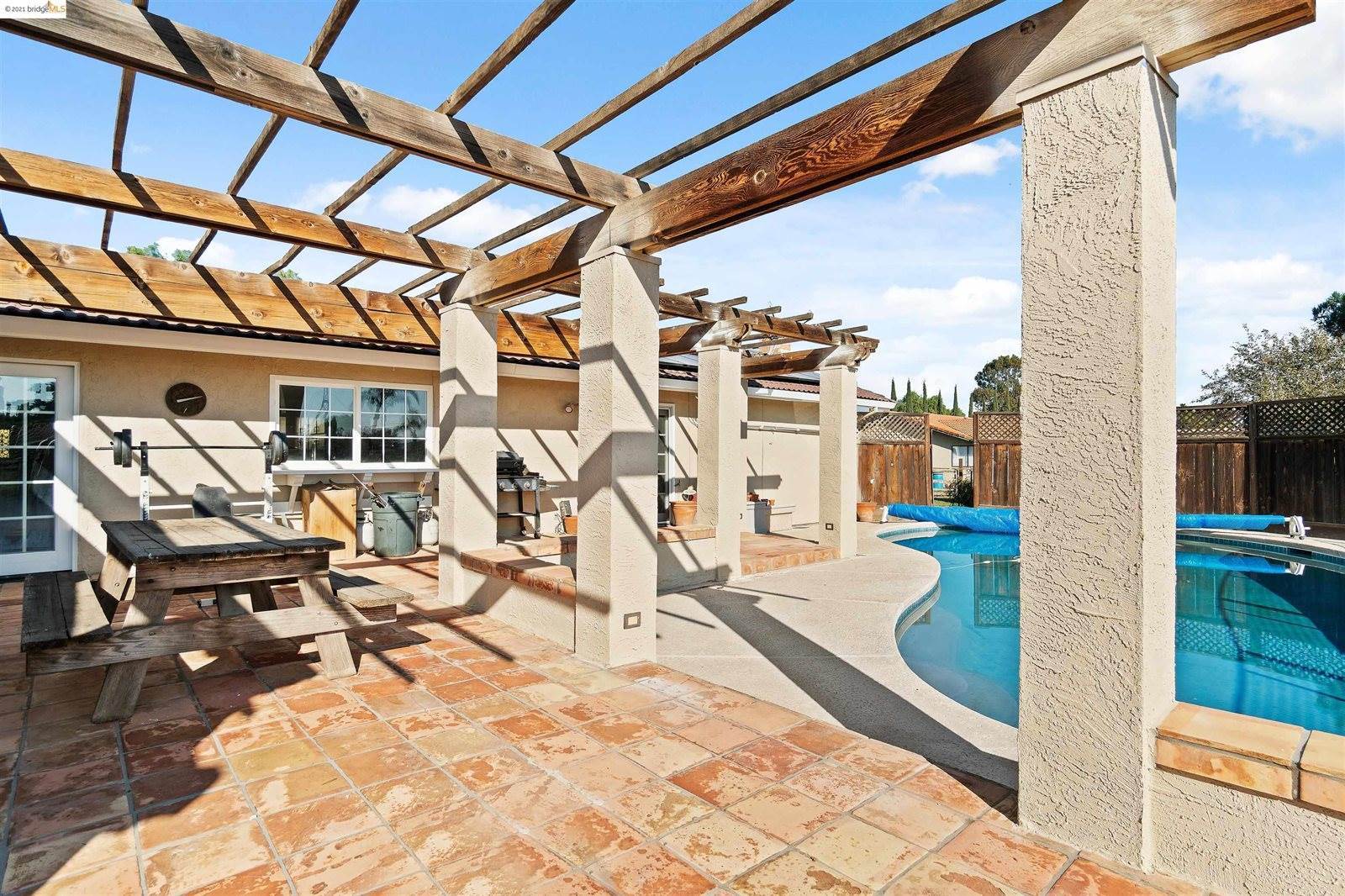 15850 Rancho Ramon Dr, Tracy, CA 95304