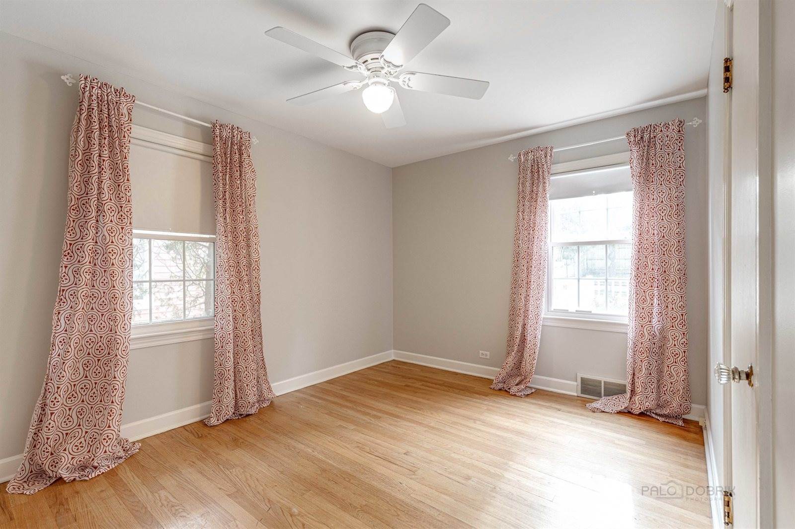 213 E. Ellis Ave., Libertyville, IL 60048