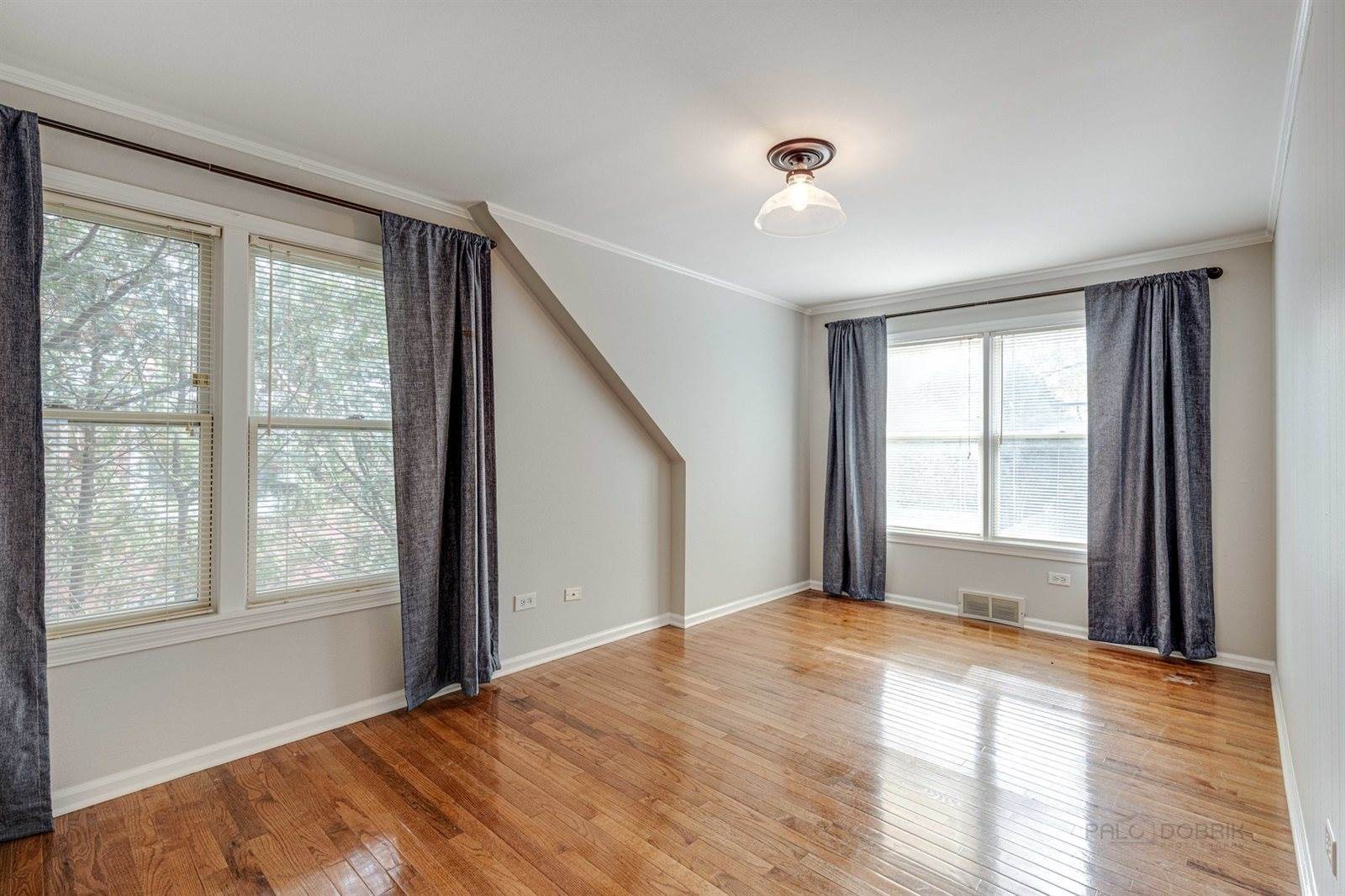 213 E. Ellis Ave., Libertyville, IL 60048