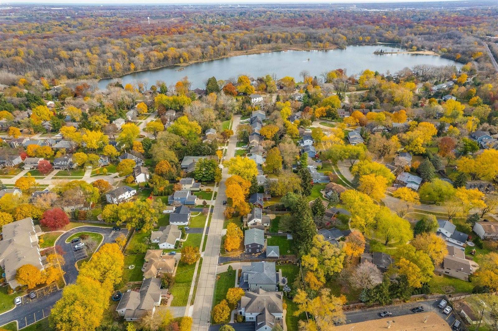 213 E. Ellis Ave., Libertyville, IL 60048