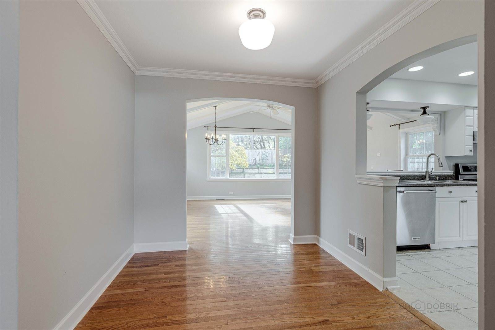 213 E. Ellis Ave., Libertyville, IL 60048