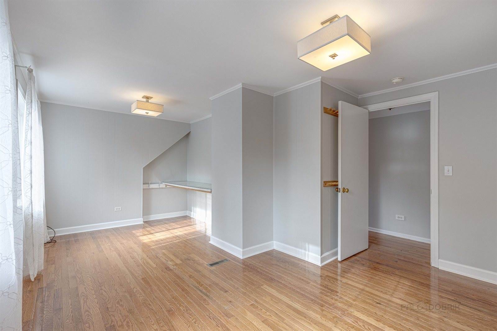 213 E. Ellis Ave., Libertyville, IL 60048