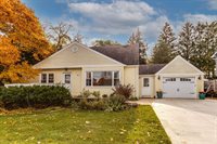 213 E. Ellis Ave., Libertyville, IL 60048