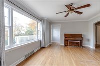 213 E. Ellis Ave., Libertyville, IL 60048