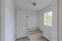 213 E. Ellis Ave., Libertyville, IL 60048