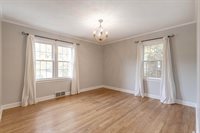 213 E. Ellis Ave., Libertyville, IL 60048