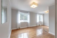 213 E. Ellis Ave., Libertyville, IL 60048