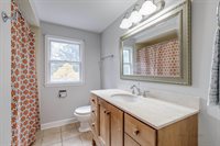 213 E. Ellis Ave., Libertyville, IL 60048