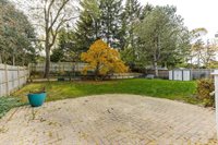 213 E. Ellis Ave., Libertyville, IL 60048