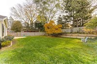 213 E. Ellis Ave., Libertyville, IL 60048
