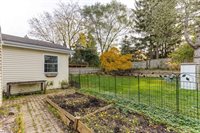 213 E. Ellis Ave., Libertyville, IL 60048