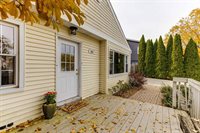 213 E. Ellis Ave., Libertyville, IL 60048