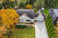 213 E. Ellis Ave., Libertyville, IL 60048