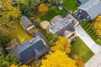 213 E. Ellis Ave., Libertyville, IL 60048