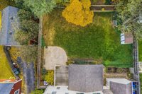 213 E. Ellis Ave., Libertyville, IL 60048