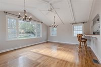 213 E. Ellis Ave., Libertyville, IL 60048