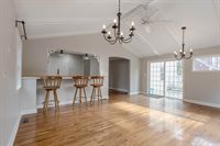 213 E. Ellis Ave., Libertyville, IL 60048