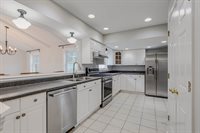 213 E. Ellis Ave., Libertyville, IL 60048