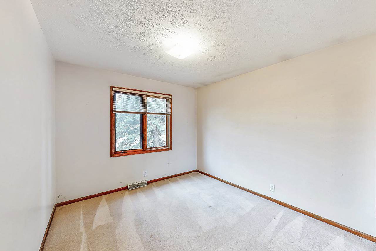 10641 Spaulding Circle, Omaha, NE 68134