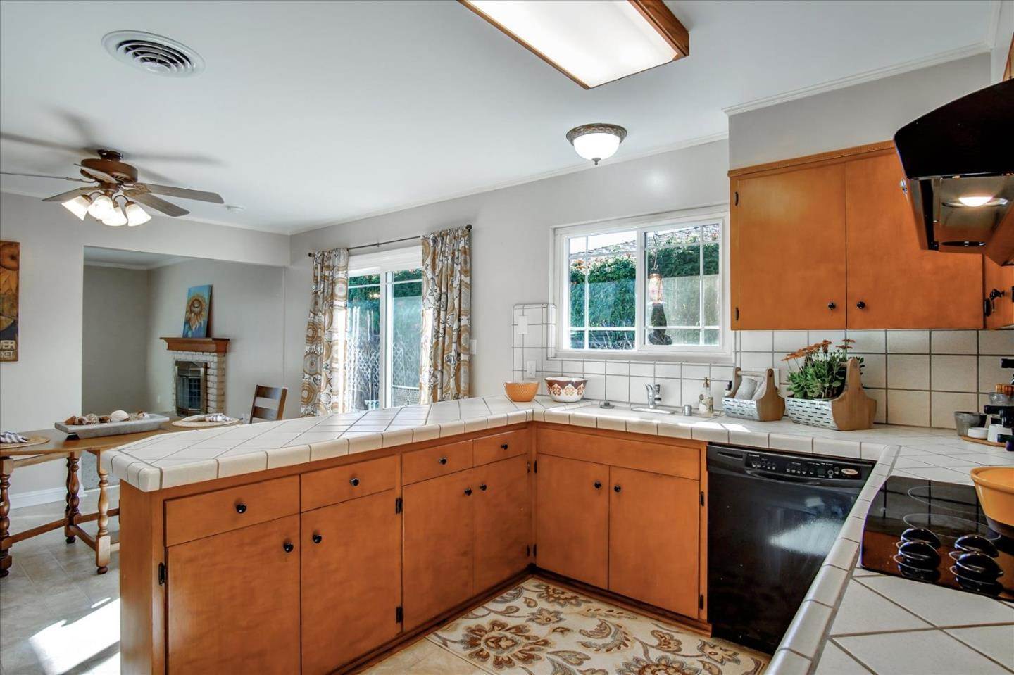 1881 Hermosa WAY, Hollister, CA 95023