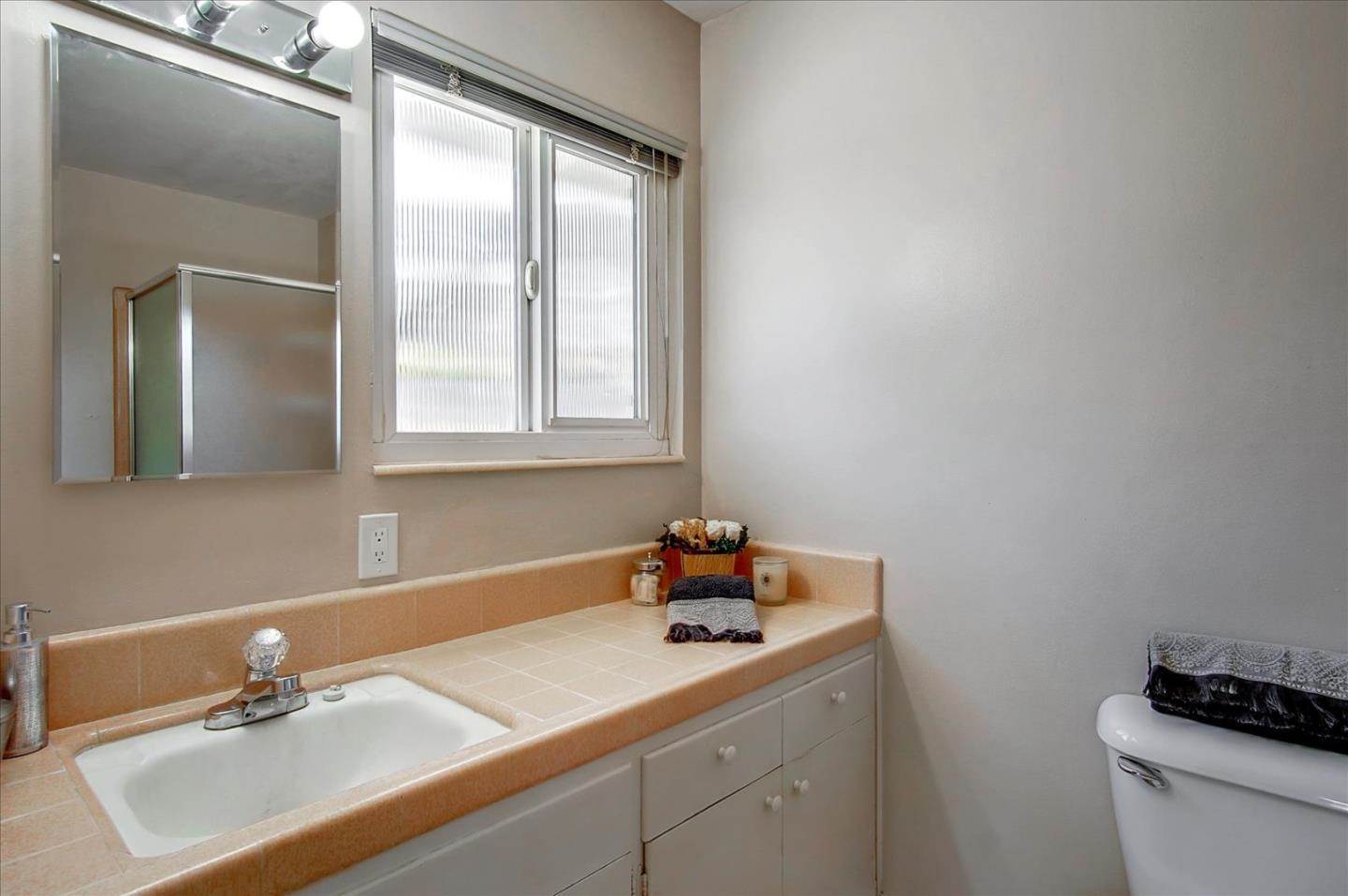 1881 Hermosa WAY, Hollister, CA 95023