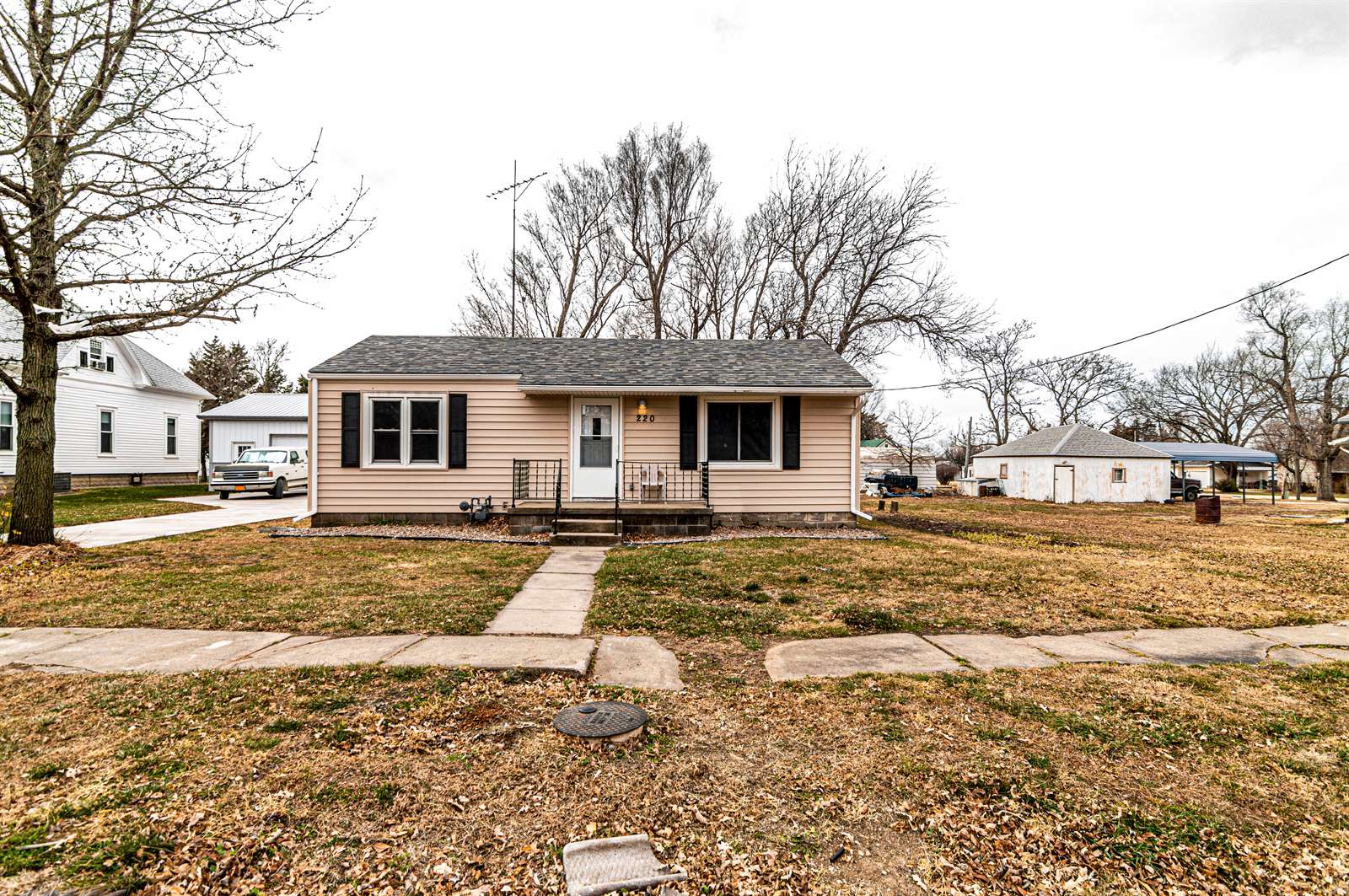 220 N Cedar, Hope, KS 67451