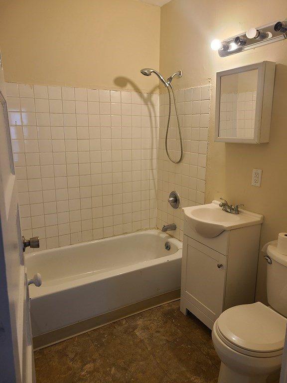 123-125 Ranney St, Springfield, MA 01108