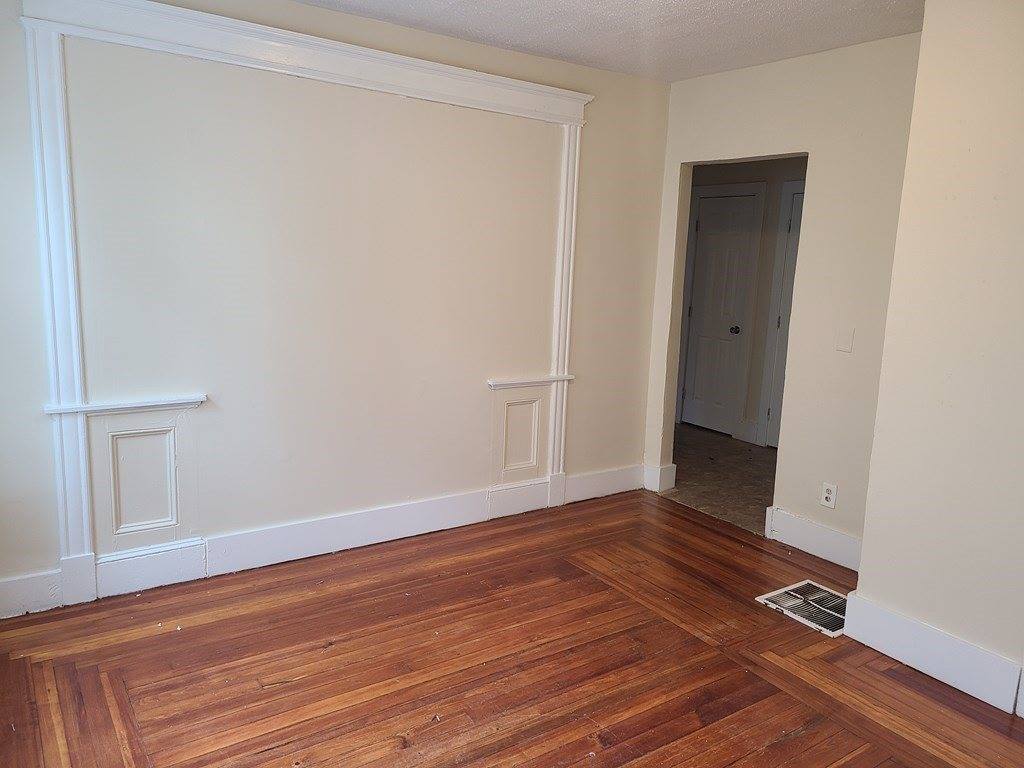 123-125 Ranney St, Springfield, MA 01108