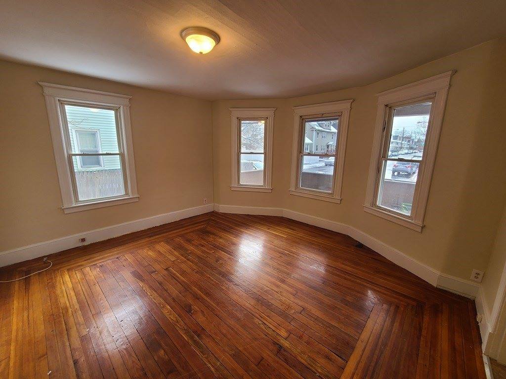 123-125 Ranney St, Springfield, MA 01108