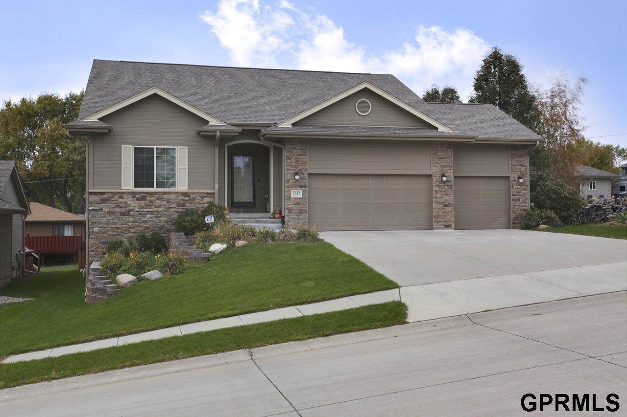 2542 N 137 Street, Omaha, NE 68164
