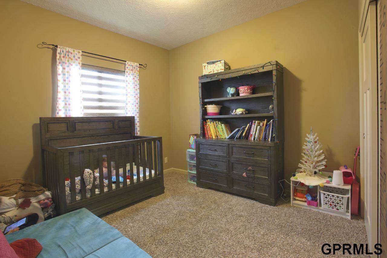 2542 N 137 Street, Omaha, NE 68164