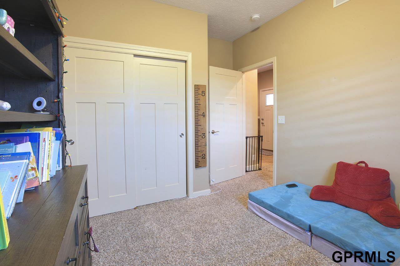 2542 N 137 Street, Omaha, NE 68164