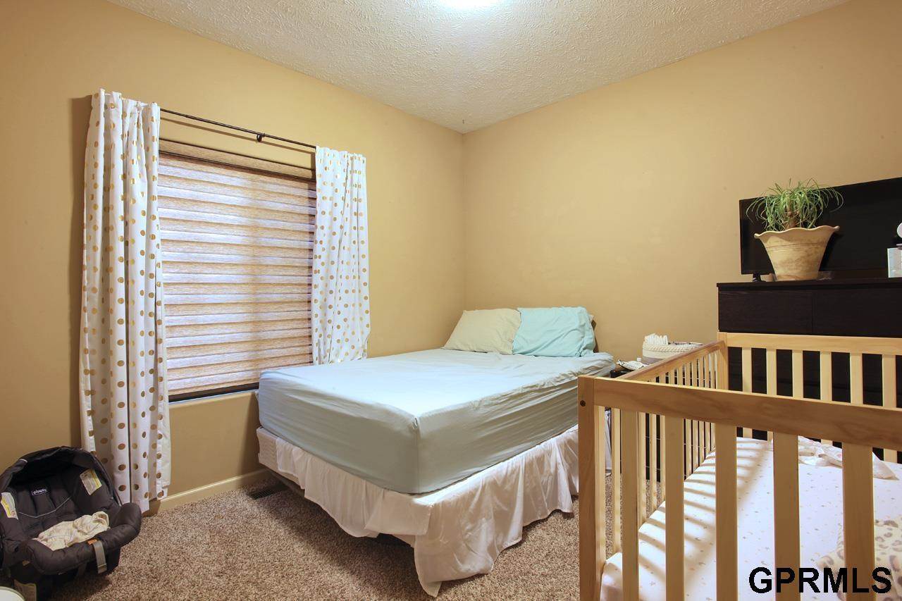 2542 N 137 Street, Omaha, NE 68164