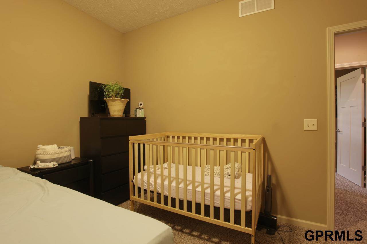 2542 N 137 Street, Omaha, NE 68164