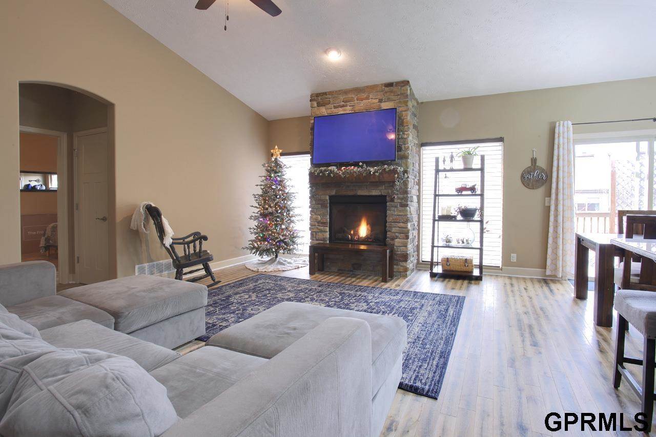 2542 N 137 Street, Omaha, NE 68164